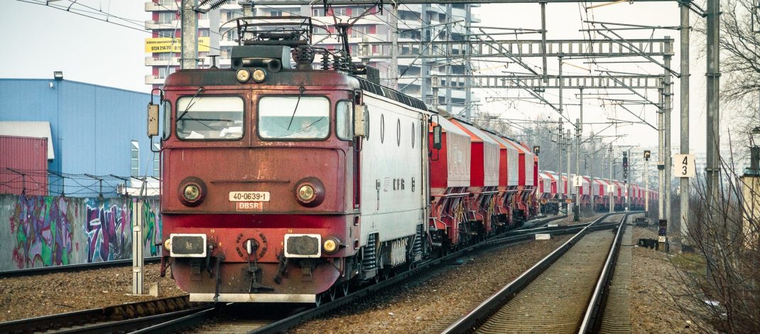 Feroviarii de la CFR Marfă nu și-au primit salariile de patru luni.  Trenurile ar putea fi oprite!