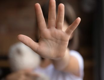Tecucean de 57 de ani, suspect că ar fi abuzat sexual o fetiță de 11 ani!