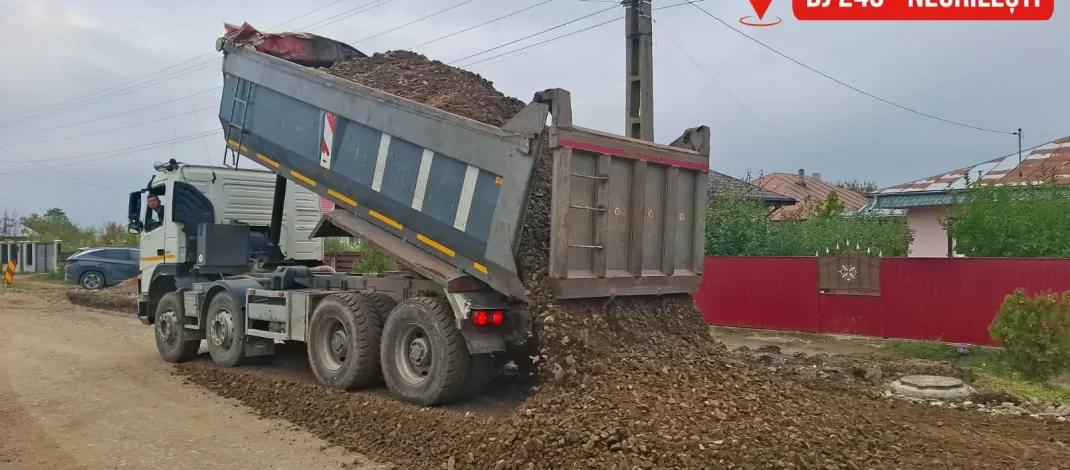 Ample lucrări de modernizare a infrastructurii rutiere pe DJ 240, la Negrilești!