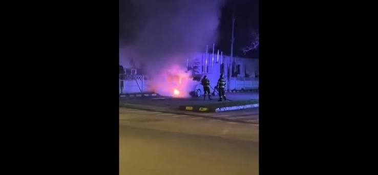 Autoturism în flăcări, la Tecuci!