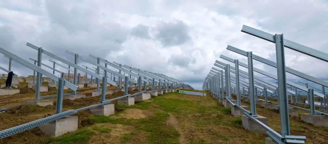 Parc fotovoltaic în locul unei foste gropi de gunoi